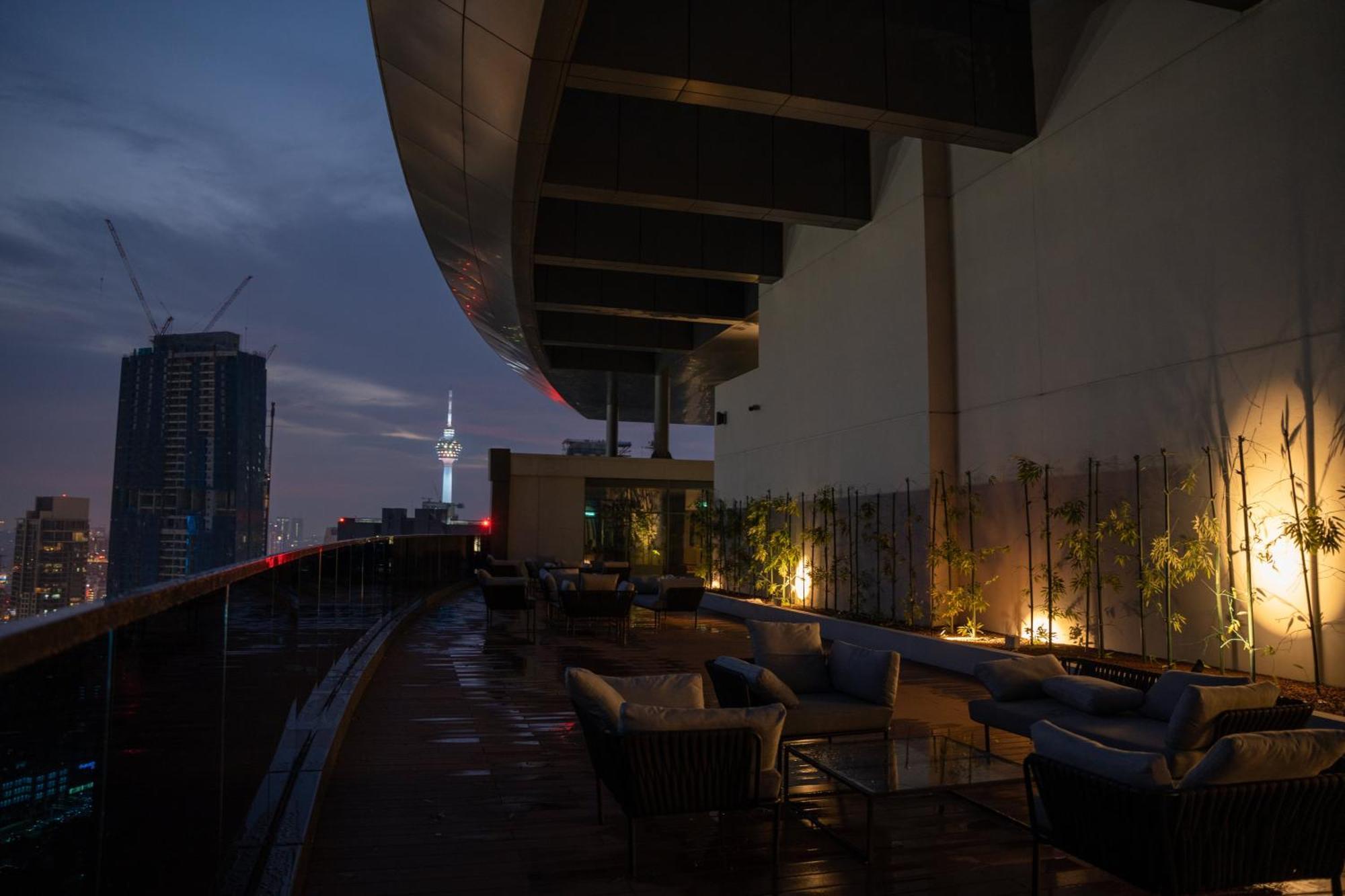 Eaton Residences Klcc By Plush Куала Лумпур Екстериор снимка