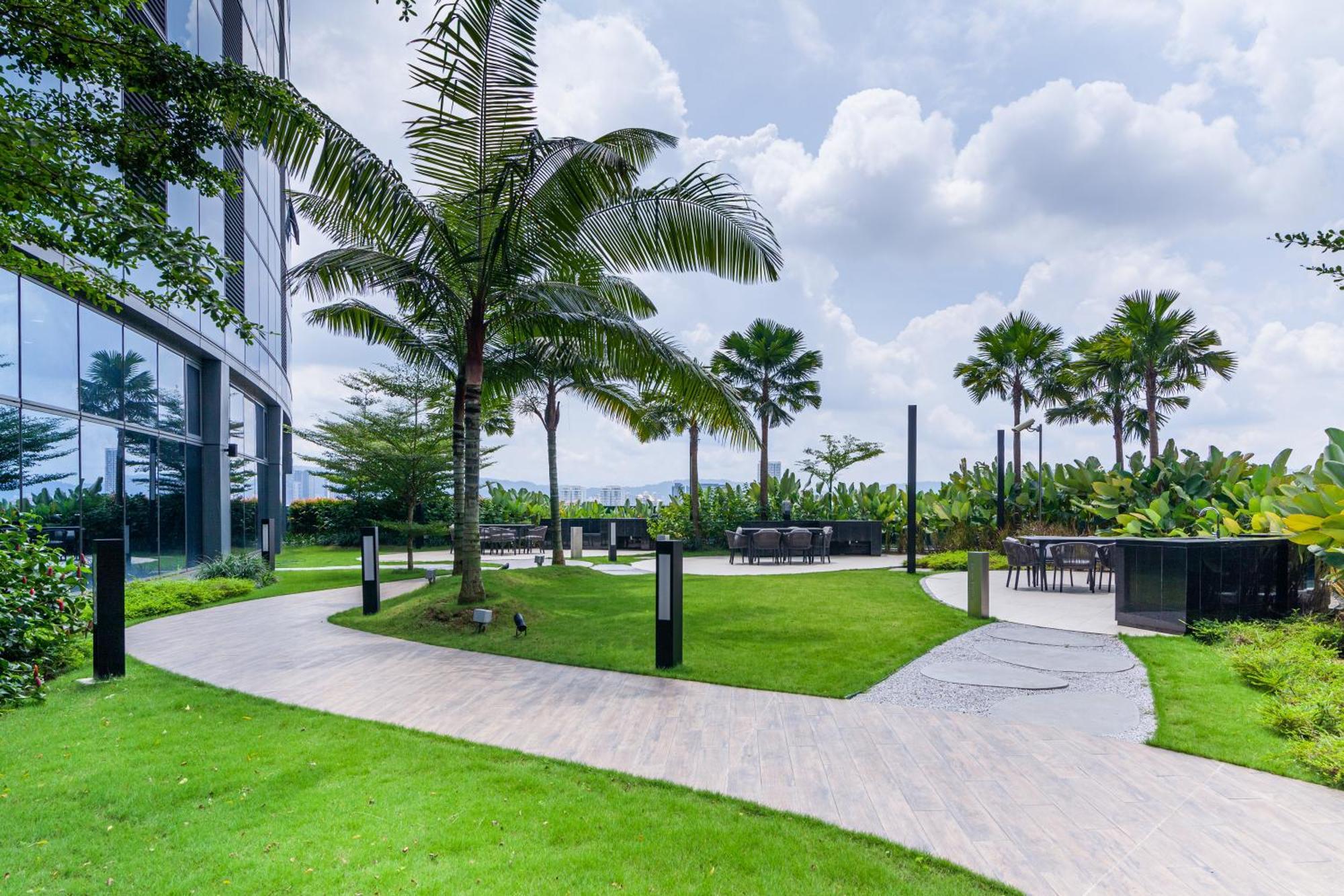 Eaton Residences Klcc By Plush Куала Лумпур Екстериор снимка