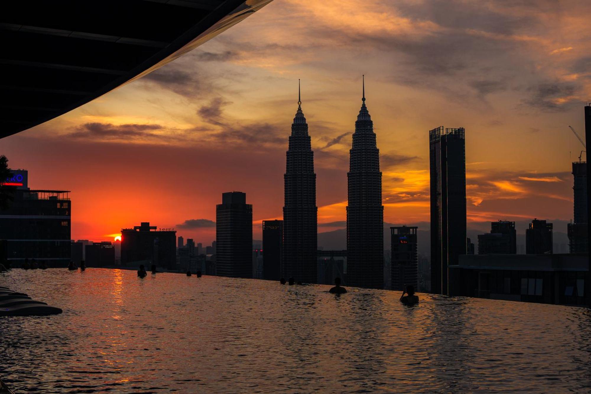 Eaton Residences Klcc By Plush Куала Лумпур Екстериор снимка